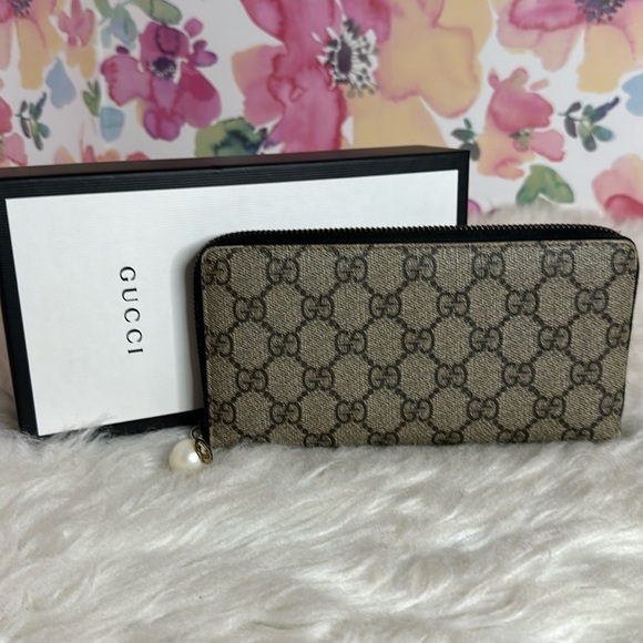 💯Authentic Gucci Zipped Around Long Wallet🍀 - Picture 1 of 17